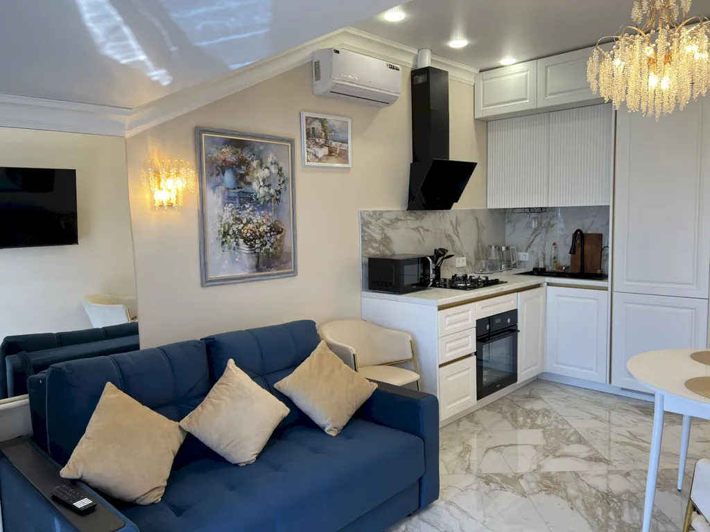 Квартира с балконом и видом на открытое море, Толстый мыс