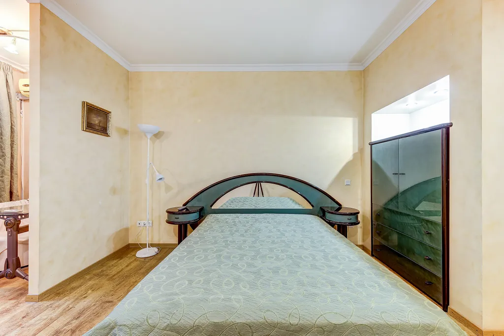 Ryss' 2BR Apt on Nevsky 79