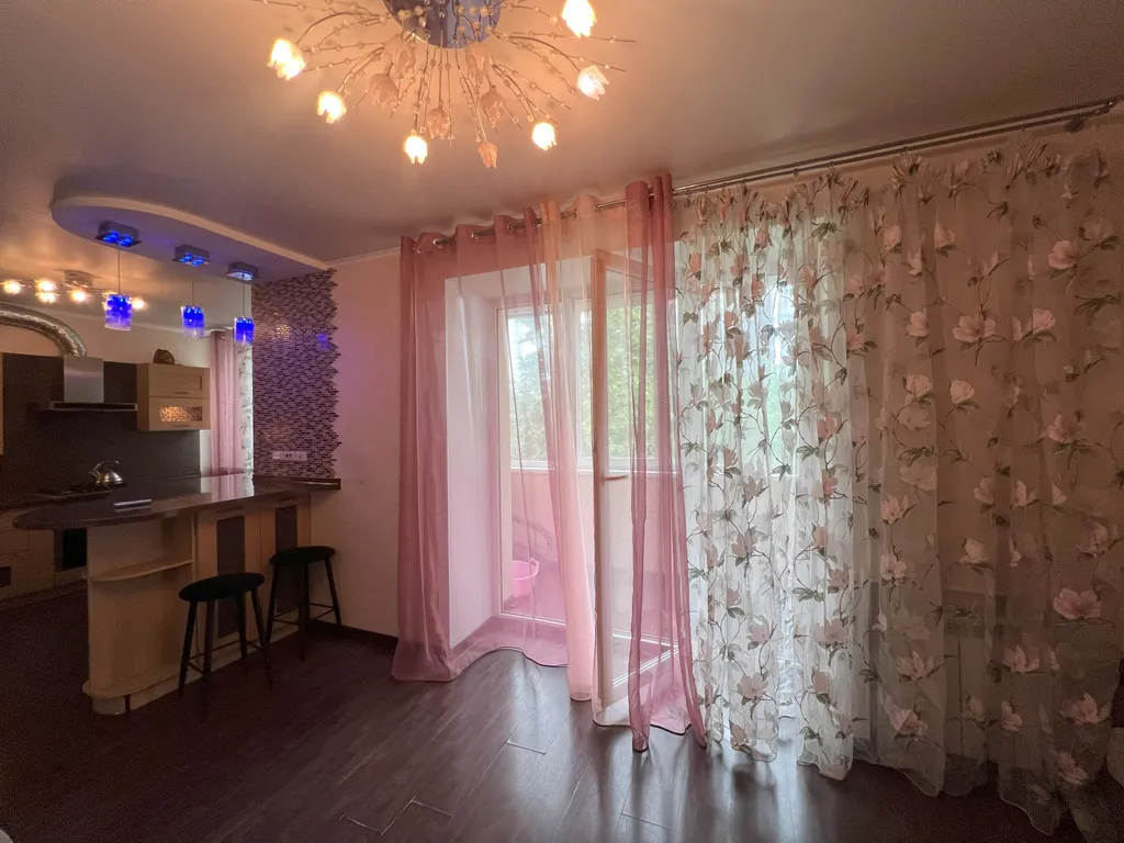 Красивая квартира на набережной