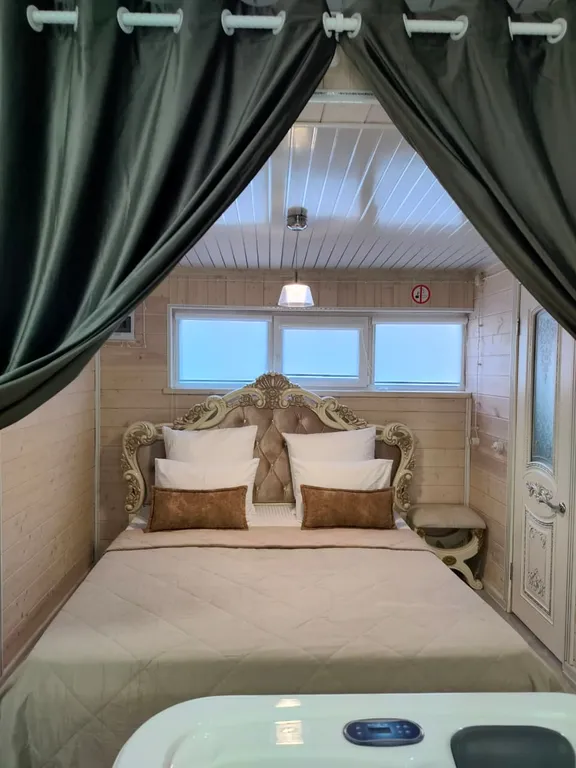 Дом с джакузи