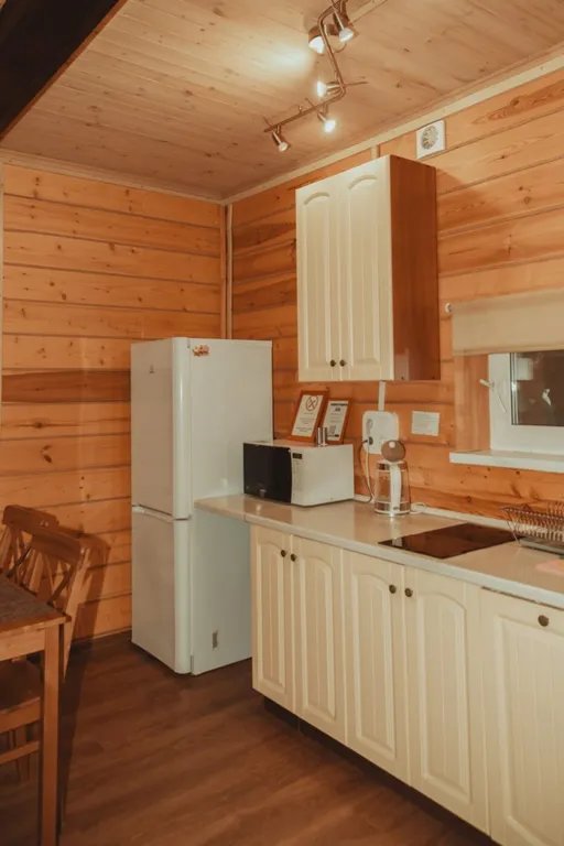 Двухкомнатный дом с верандой и панорамными окнами