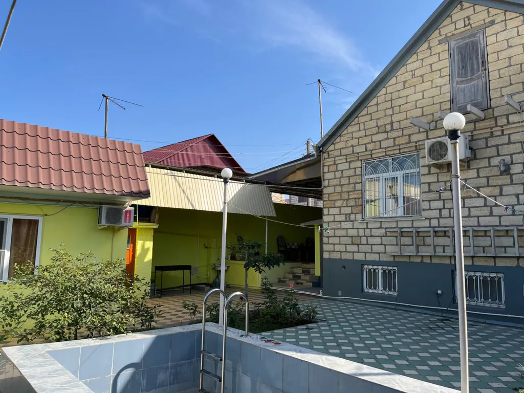 Коттедж Дом с тремя комнатами 8ми местный,недалеко от моря — Дербент