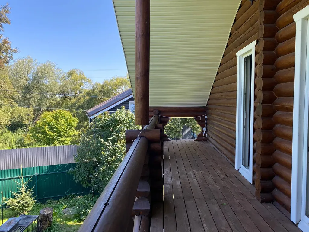 Уютный бревенчатый дом Life veranda на берегу пруда с баней на дровах