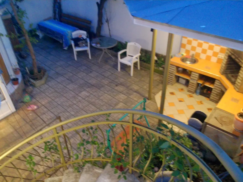 Уютная евротрешка с выходом во дворик к зоне барбекю