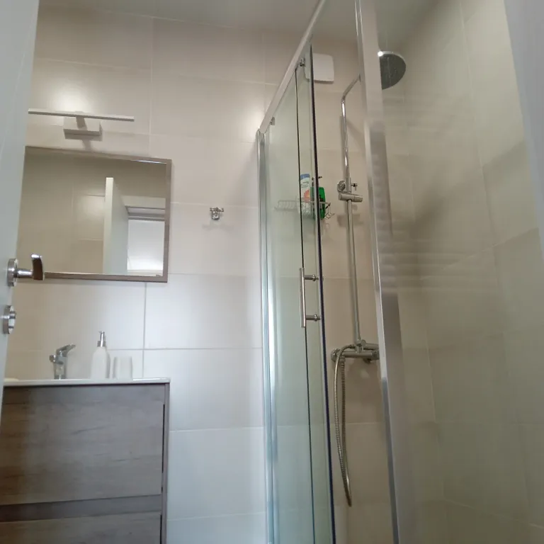 Флигель с балконом в саду