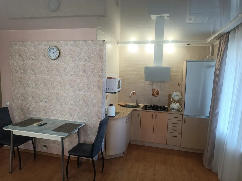 Квартира 1-комнатная квартира в самом центре с выходом на театральную площадь — Луганск