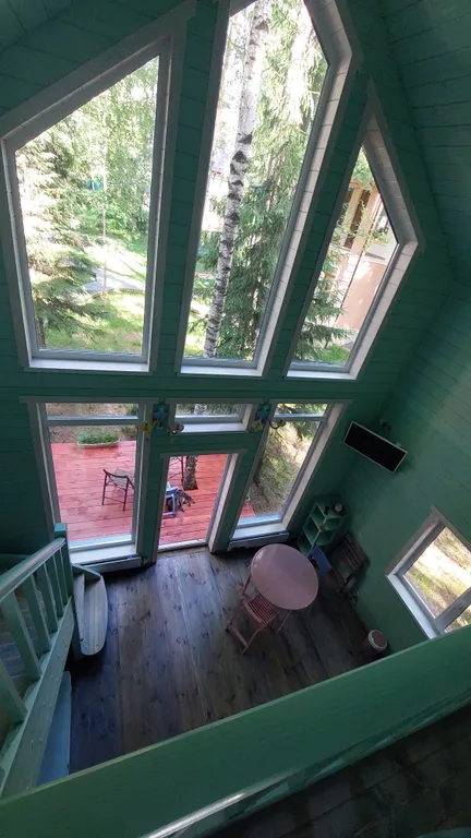 Барнхаус в лесу с голубой гостиной