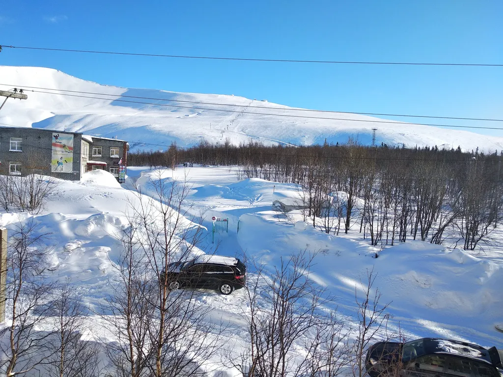 Квартира у горы, с балконом