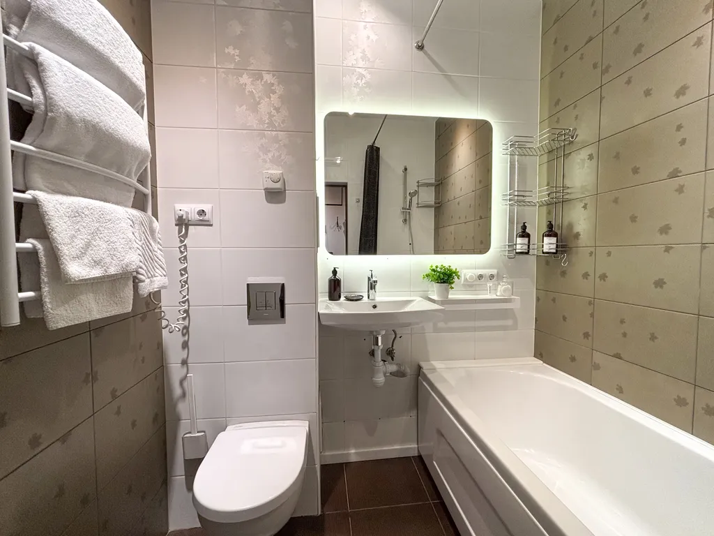 Квартира отдельной спальней и балконом в центре Поляны