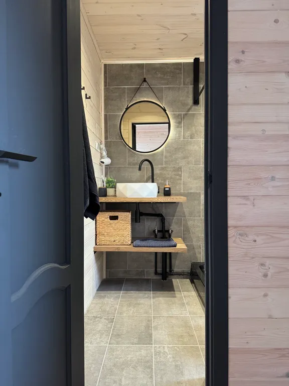 Уютный дом в стиле Барнхаус с чаном у леса, у нас есть баня.