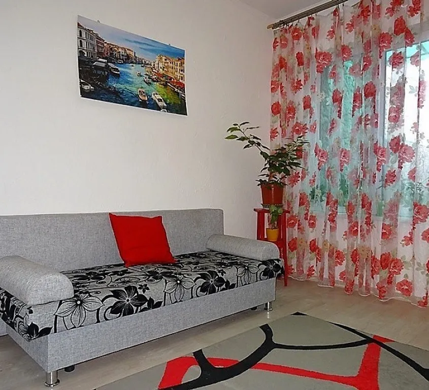 Двухкомнатный дом со своим двориком