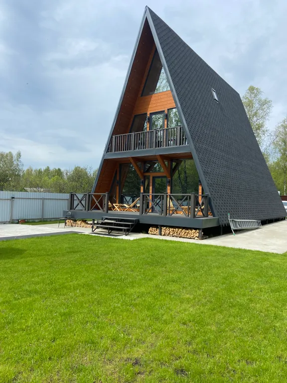 Большой дом a-frame в-небо с бассейном