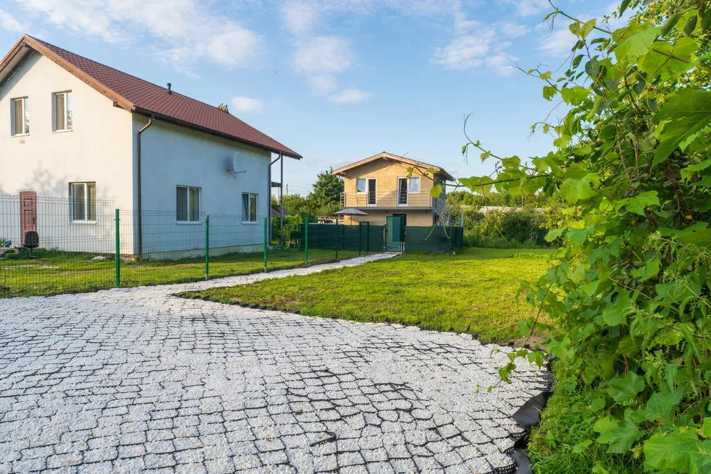 Дом с баней и бассейном