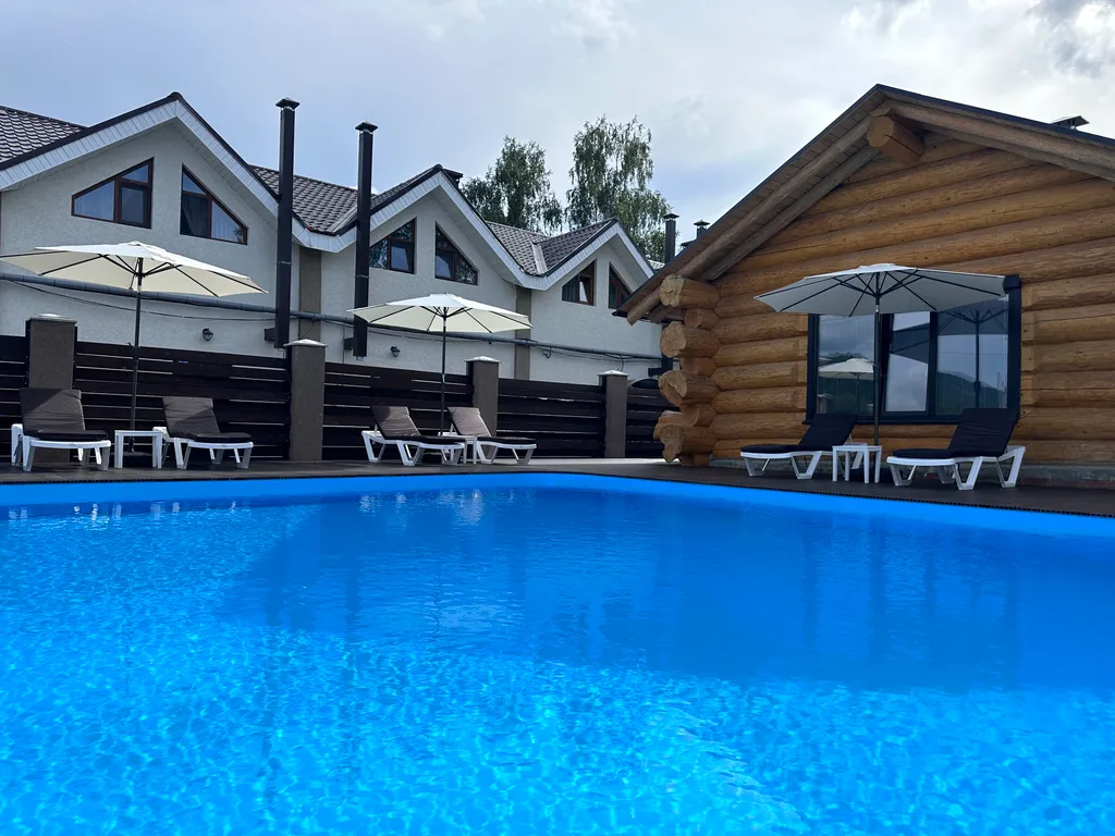 Малый коттедж с бассейном