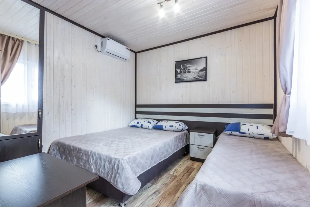 Домик шестиместный двухкомнатный