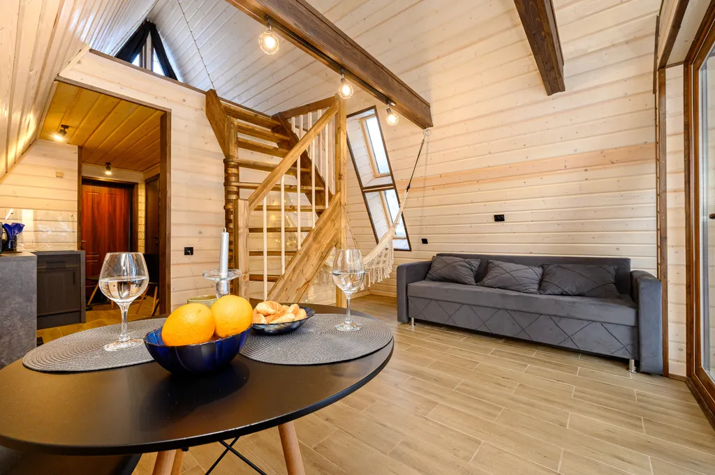 Стильный дом-шалаш с горячей купелью среди вековых сосен