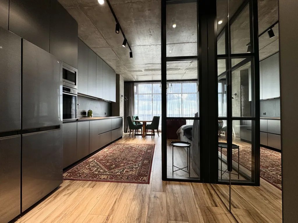 Дизайн-студия с видом на город