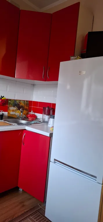 Уютная комната в квартире с видом на гору