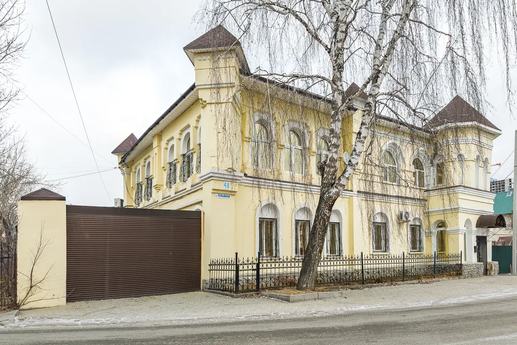 Дом со включённой стоимостью бассейна, сауны, бильярда, мангала