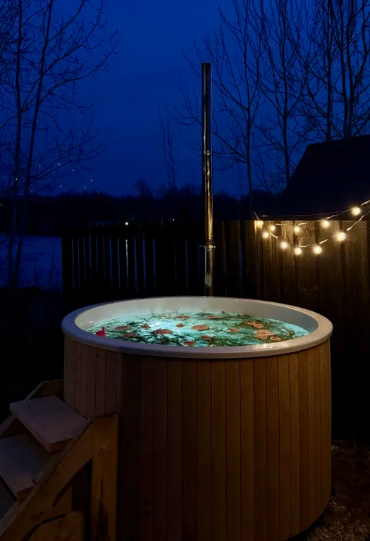 Дом на озере с бассейном