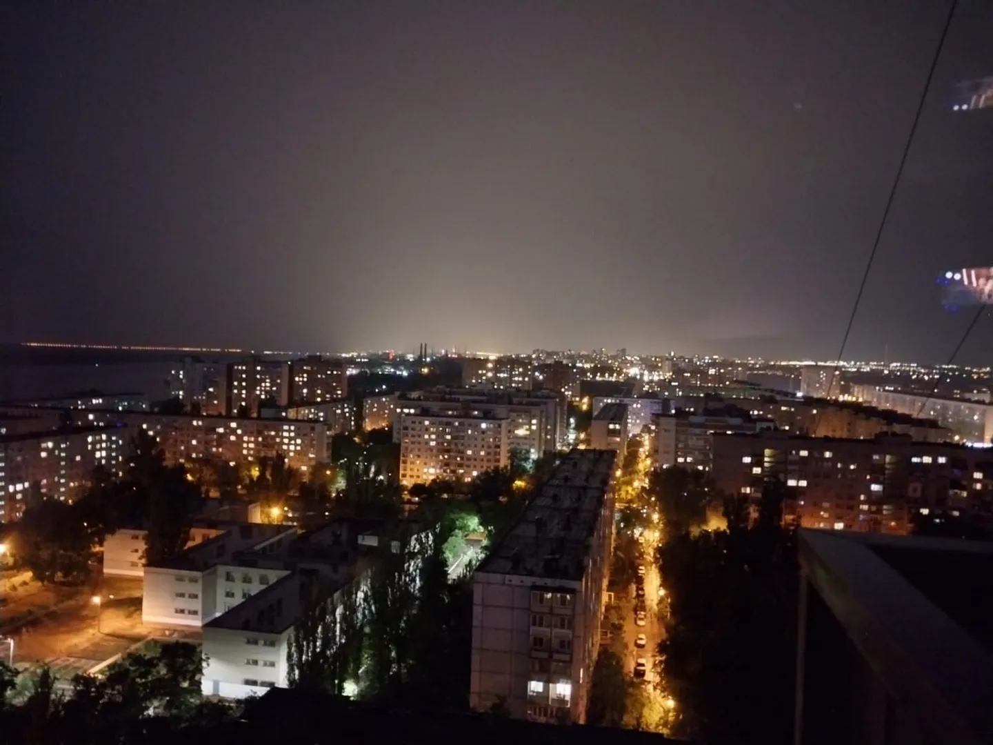 Вечерний вид из окна квартиры 