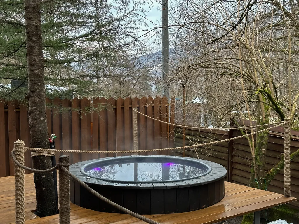 Инстаграмное шале c горячей купелью