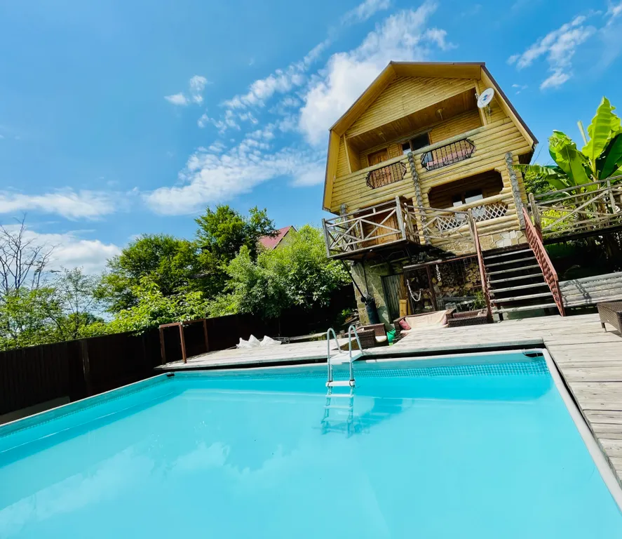 Эко-дом из Сруба с бассейном