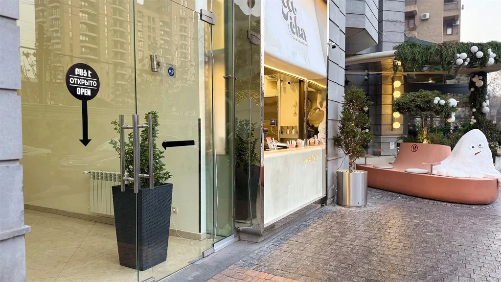 Улучшенные апартаменты с балконом в центре города