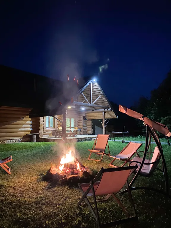 Экодом из вековой сосны с прудом и 7-м бассейном в 23 км от Минска