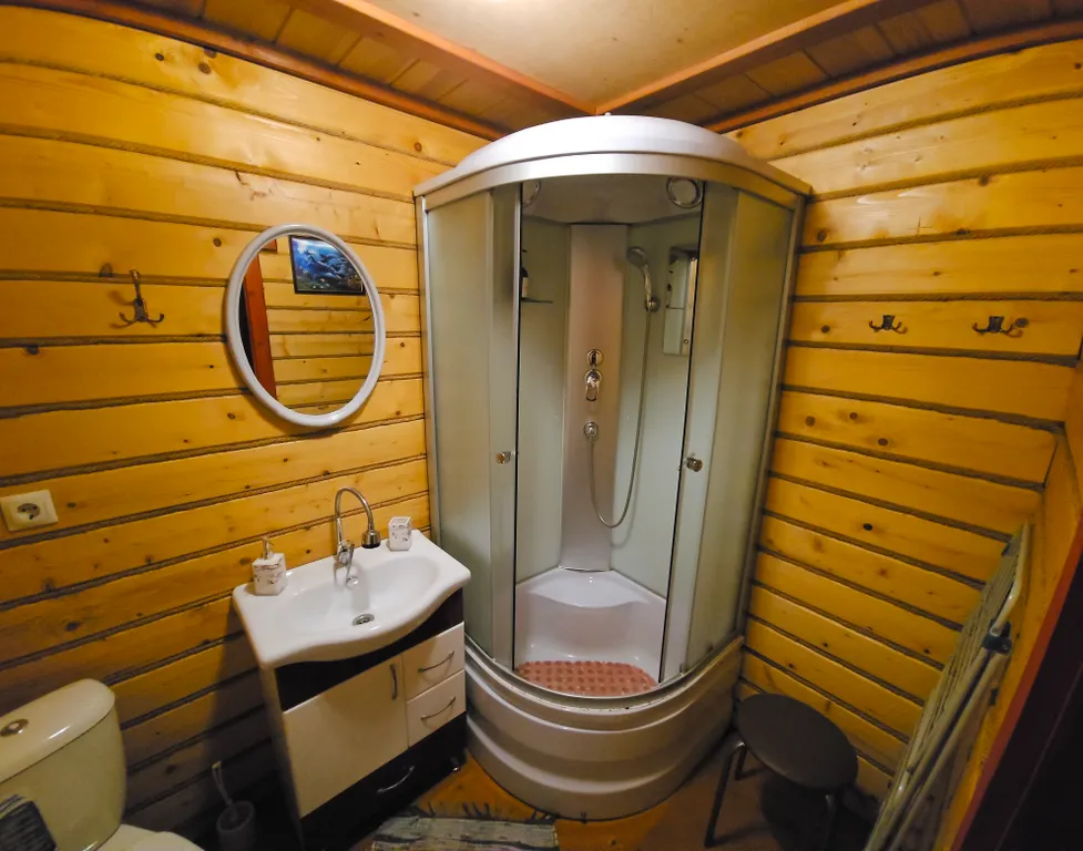 Уютный семейный номер на берегу села