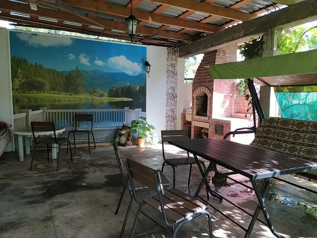 Коттедж с отдельным входом и двориком