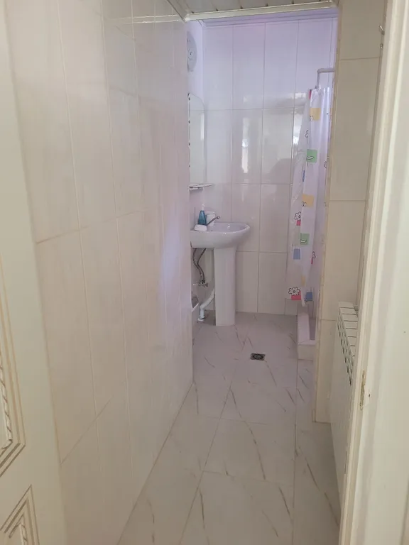 Уютная студия на улице счастливых людей в центре города