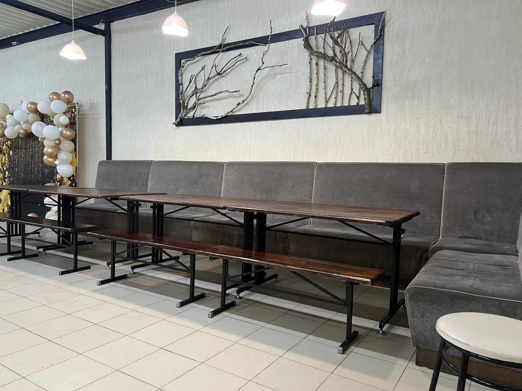 Уютное место отдыха для большой веселой компании с танцполом и баром