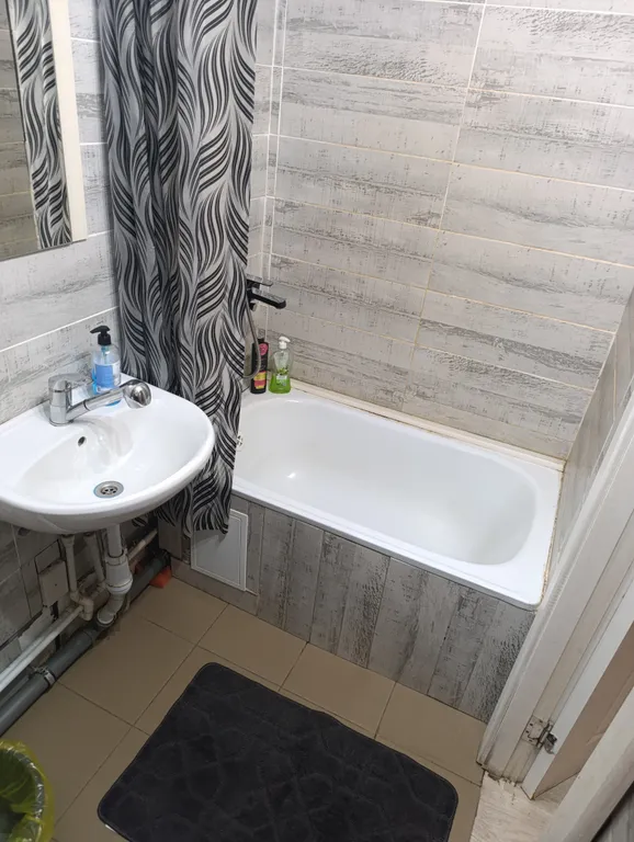 Уютная квартира, в новом доме с видом на пруд и горы