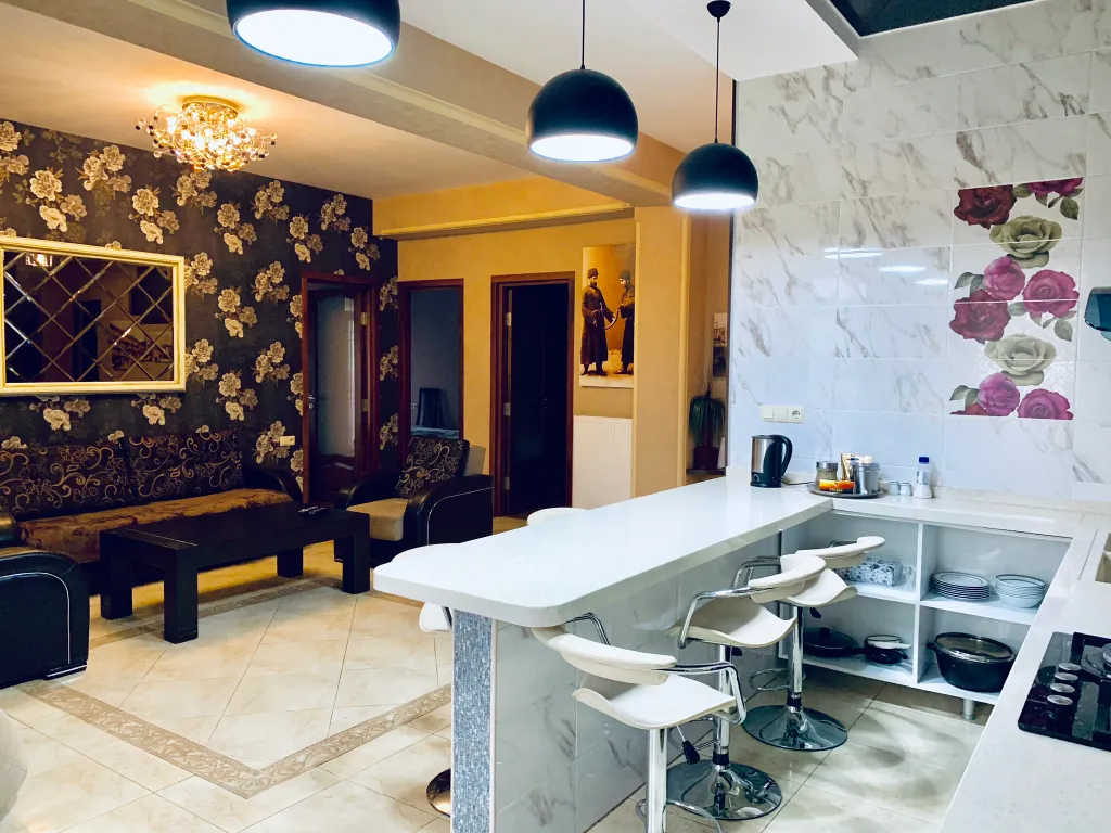 4-комнатная Квартира