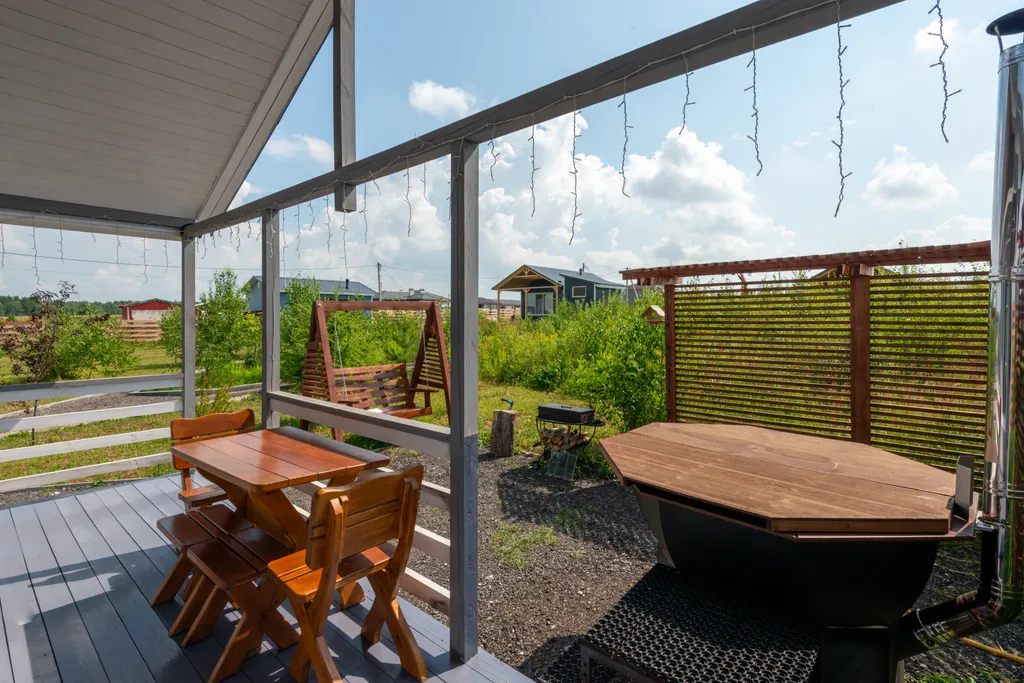 Дом на берегу реки с банным чаном