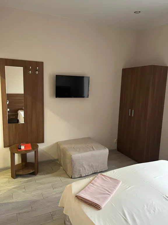 Трехместный номер с раскладным пуфом