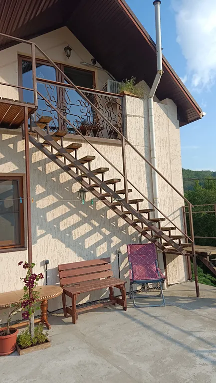 Уютный этаж в доме с видом на горы в 3 км от пляжа Дюрсо