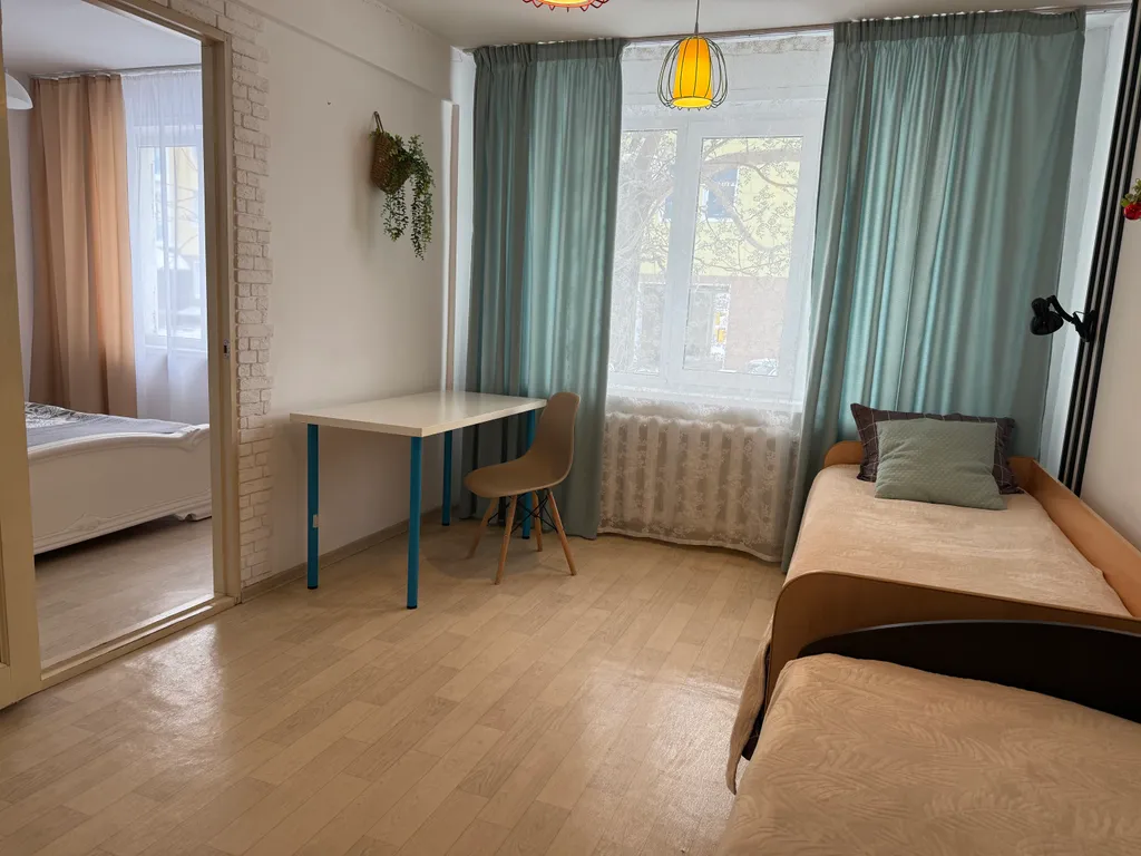 Просторная квартира для путешествия семьей на Алтай в центре города