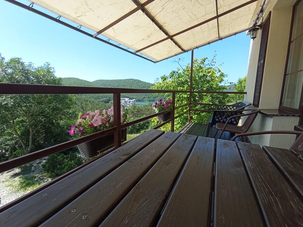 Уютные апартаменты с красивейшим видом на горы и озеро