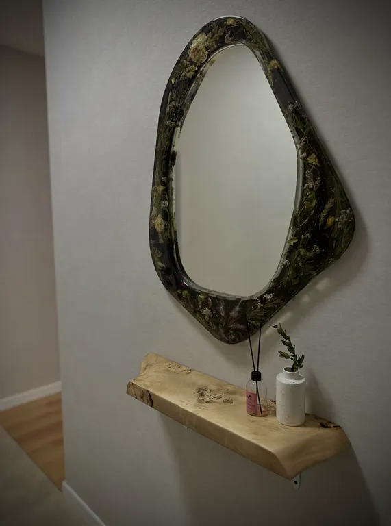 Солнечная квартира в центре города с видом на гору