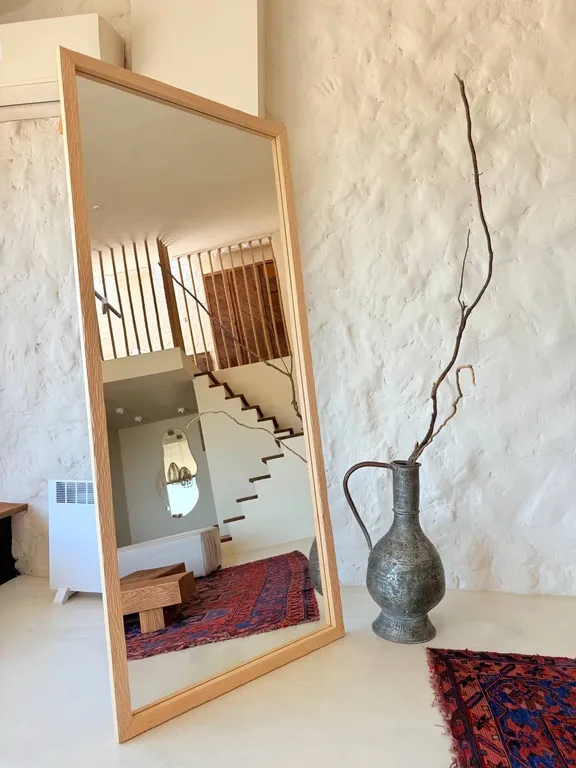 Просторная студия в стиле минимализма с панорамным видом на Махачкалу