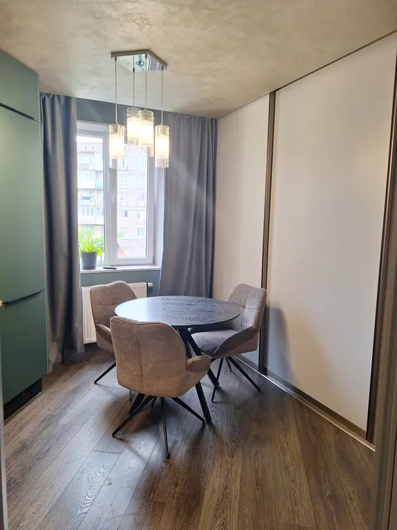 Уютная студия с дизайнерским ремонтом комфорт - класса