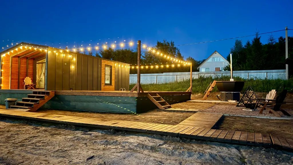 Lodge with pool (дом на берегу рыбинского водохранилища)