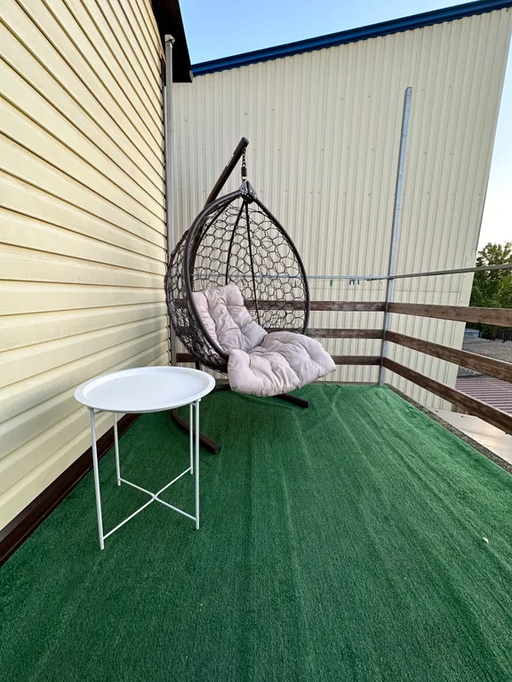 Уютный домик с балконом и террасой