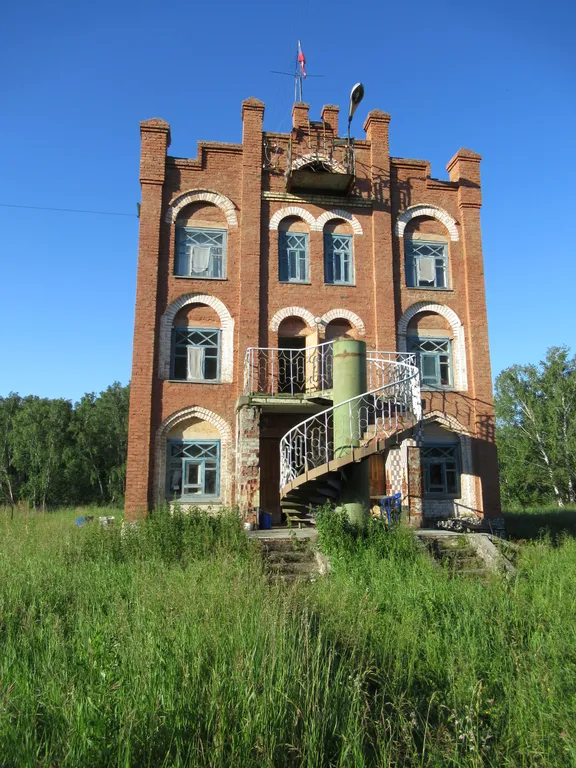 Тихий домик в лесу