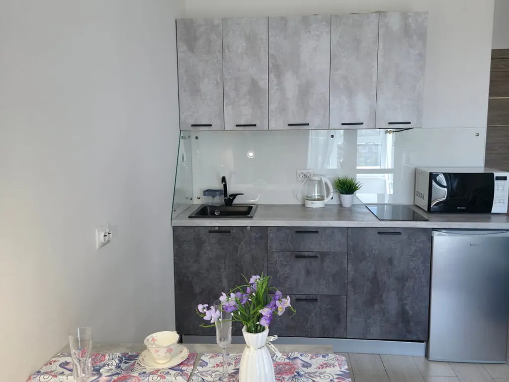 Уютная квартира с закрытым двором и парковкой (уютный дом)