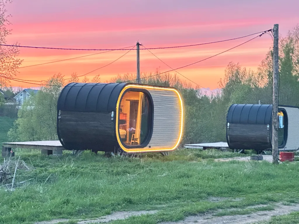 Атмосферный дом со всеми удобствами, панорамным окном и кондиционером