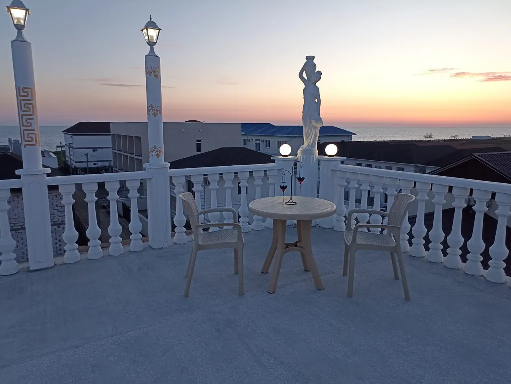 Двухэтажный трёхкомнатный дом Крым с кухней и двором под ключ