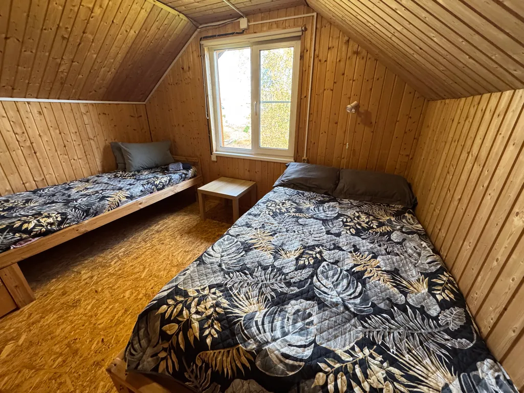 Домик прямо на берегу реки в Карелии